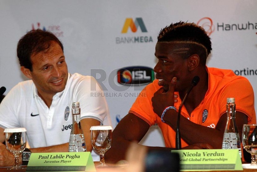 Pelatih Juventus Massimiliano Allegri, dan Pemain Juventus Paul Pogba dalam konferensi pers menjelang tur Juventus ke Asia-Pasific di Jakarta, Selasa (5/8).