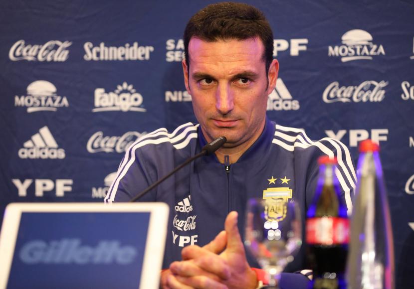 Pelatih kepala Argentina Lionel Scaloni menghadiri konferensi pers di Tel Aviv, Israel, 17 November 2019. 