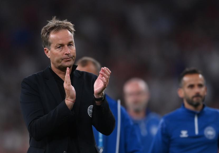 Pelatih kepala Denmark Kasper Hjulmand reaksi setelah kalah di semifinal UEFA EURO 2020 antara Inggris dan Denmark di London, Inggris, 07 Juli 2021. 