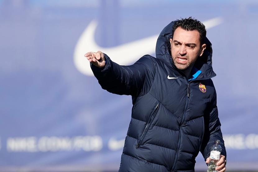 Pelatih kepala FC Barcelona Xavi Hernandez. Xavi berharap akan ada pemain baru di Barcelona.