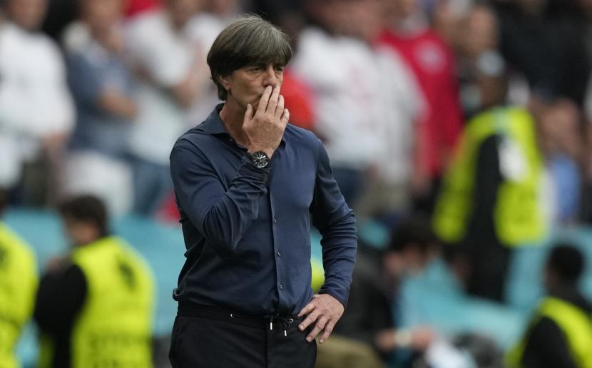 Pelatih kepala Jerman Joachim Loew saat timnya menghadapi Inggris di babak 16 besar Euro 2020.