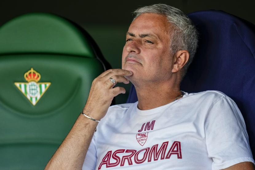 Pelatih kepala AS Roma Jose Mourinho 