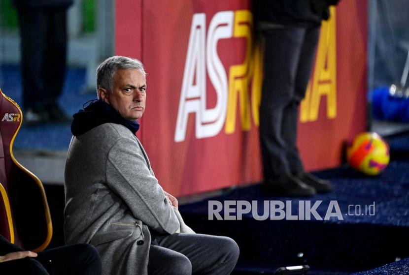  Pelatih kepala AS Roma Jose Mourinho.
