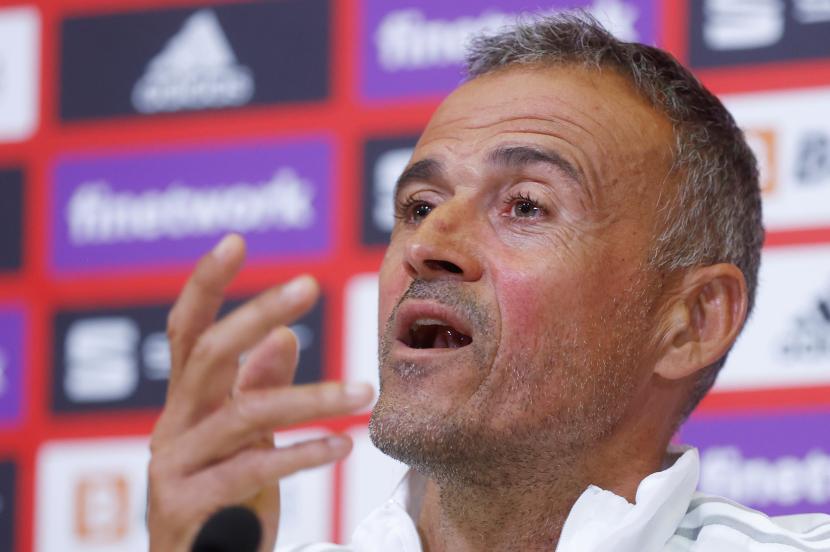 Pelatih kepala tim nasional sepak bola Spanyol, Luis Enrique, saat konferensi pers di Las Rozas Sports City di Madrid, Spanyol, 30 September 2021. 