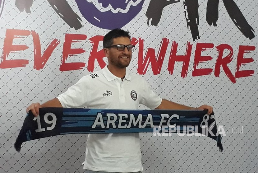 Pelatih kiper baru Arema FC Branislav Radojcic