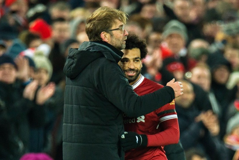 Pelatih Liverpool Juergen Klopp (kiri) dan Mohamed Salah.