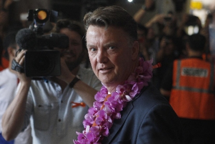 Pelatih Louis van Gaal tiba di Bandara Halim Perdanakusuma, Jakarta pada 5 Juni  2013.