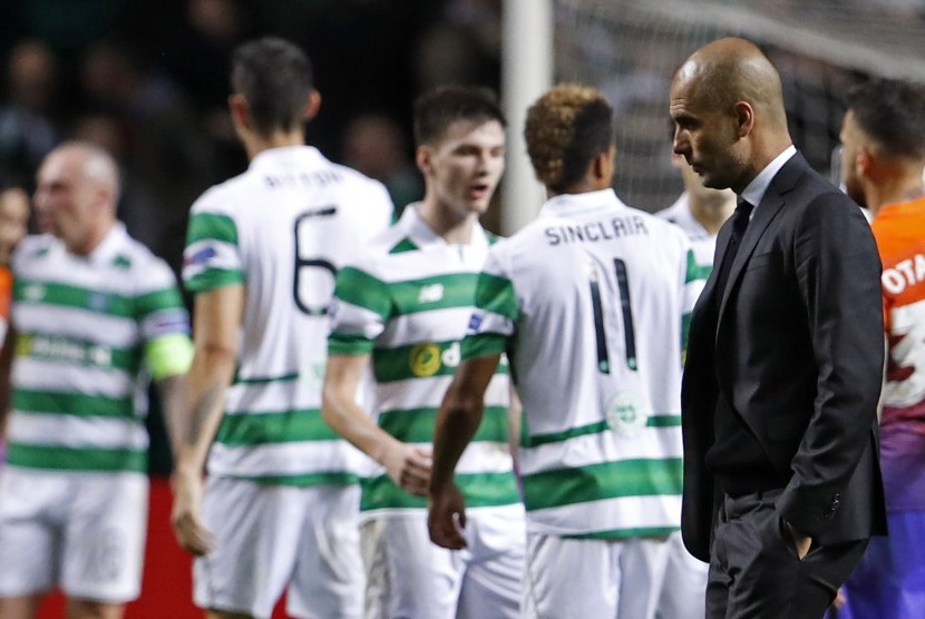 Pelatih Manchester City, Pep Guardiola seusai timnya melawan Glasgow Celtic di Celtic Park, Kamis (29/9) dini hari WIB. Laga Grup C itu berakhir imbang 3-3.