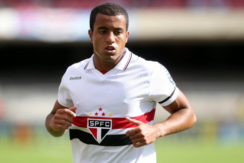 Pelatih Manchester Unite (MU), Sir Alex Ferguson kepincut berat kepada winger klub Brazil, Sao Paulo, Lucas Moura.