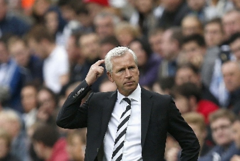 Pelatih Newcastle United, Alan Pardew.