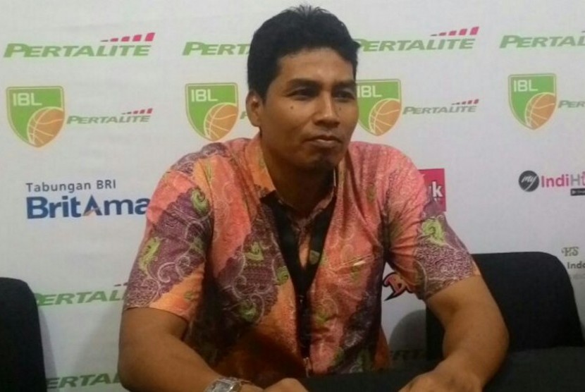 Pelatih Pacific Caesar Surabaya Bisih.