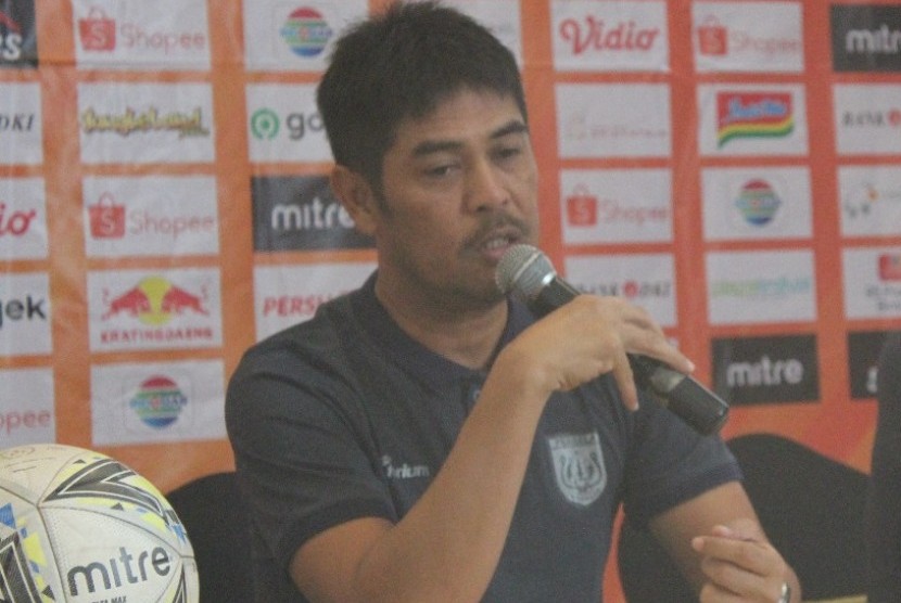 Pelatih Persela Nil Maizar. Persela akan menghadapi Persija dalam laga Liga 1 2019 di Stadion Wibawa Mukti, Cikarang, Bekasi, Jumat (15/11).