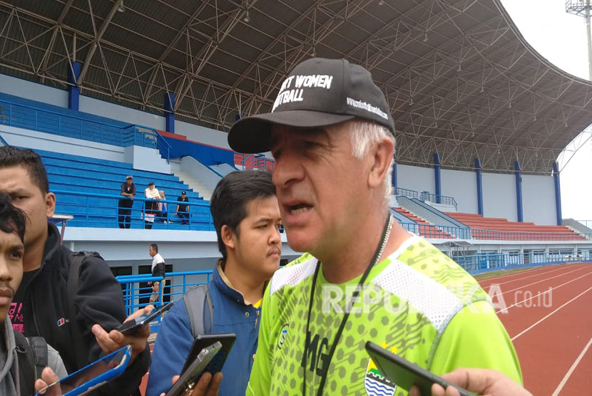 Pelatih Persib Bandung, Mario Gomez di SPOrT Jabar, Bandung, Selasa (24/4).