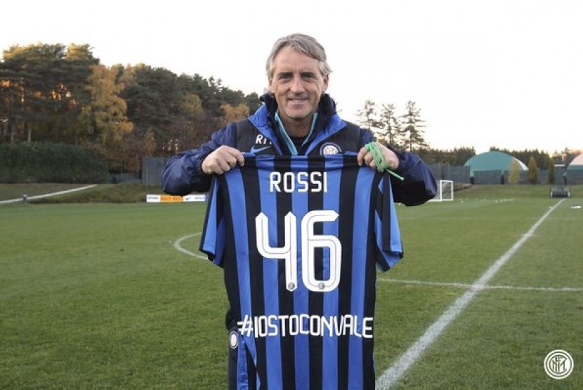 Pelatih Roberto Mancini mendukung Valentino Rossi.