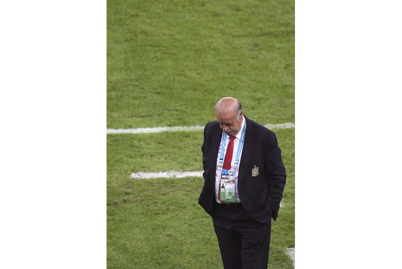 Pelatih Spanyol Vicente del Bosque selama Piala Dunia FIFA 2014 grup B pertandingan babak penyisihan antara Spanyol dan Chile di Estadio do Maracana di Rio de Janeiro, Brasil, Rabu (18/6).   (EPA/Marcelo Sayao).