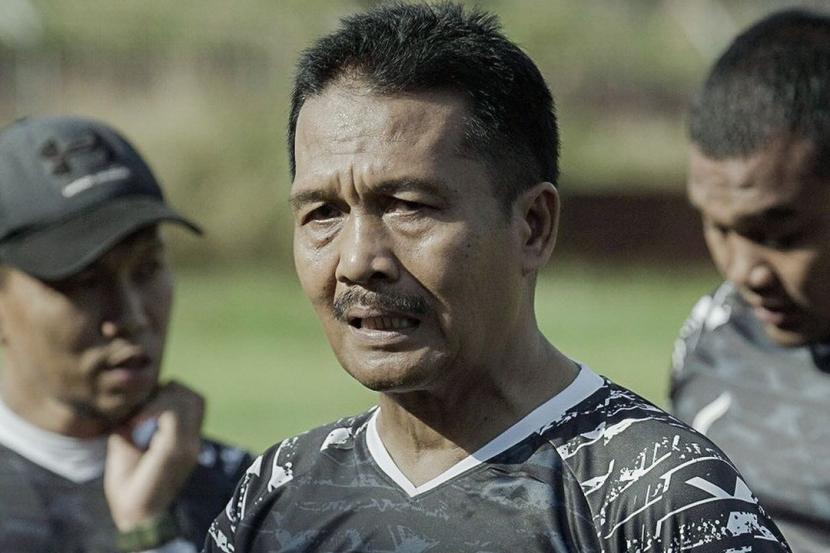 Pelatih Sulut United Jaya Hartono 