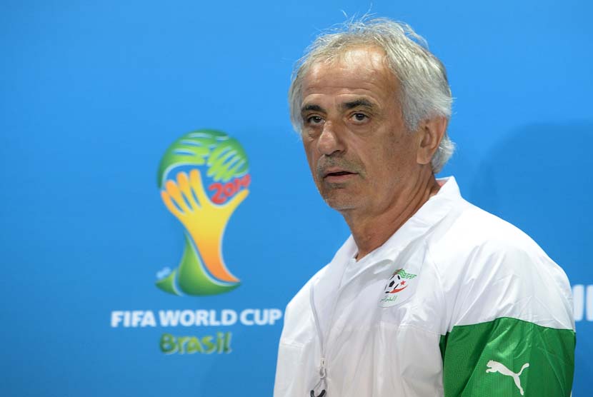 Pelatih tim nasional sepak bola Aljazair Vahid Halilhodzic menghadiri konferensi pers di Estadio Mineirao di Belo Horizonte, Brasil, Senin (16/6).   (EPA / Peter Powell).