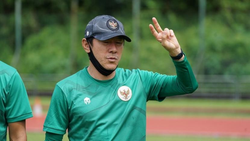 Pelatih timnas Indonesia, Shin Tae-yong. Shin Tae-yong percaya diri timnya bisa meraih hasil maksimal dalam laga final Piala AFF 2020.