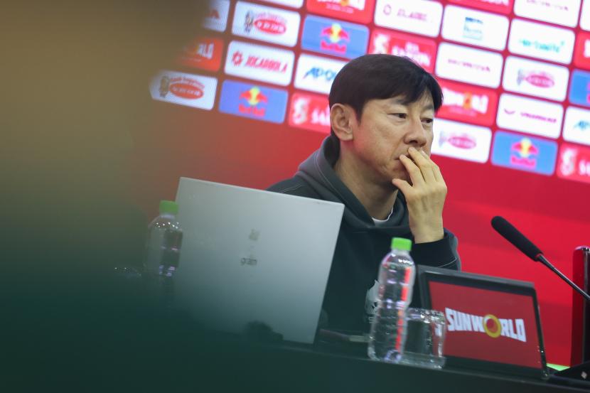 Pelatih timnas Indonesia Shin Tae-yong saat jumpa pers jelang laga melawan Vietnam. 