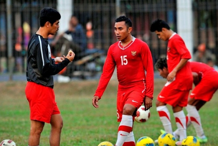 Pelatih Timnas PSSI Nil Maizar bersama Firman Utina