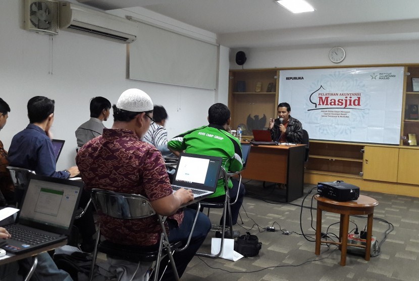 Pelatihan akuntansi bagi pengurus masjid yang diselenggarakan oleh Republika, Sabtu (18/2).