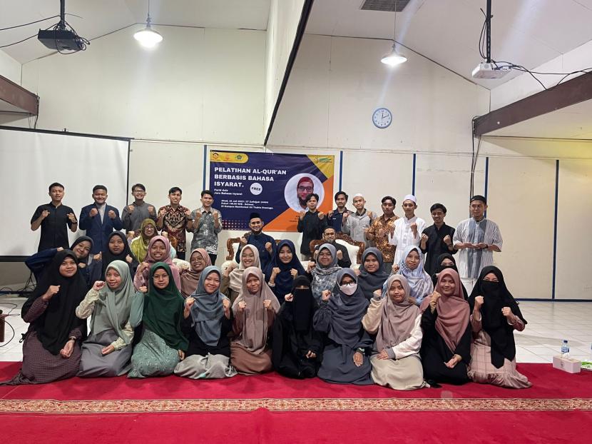 Pelatihan Alquran Isyarat dihadiri 50 peserta mahasiswa Hafizpreneur dan mahasiswa Tazkia reguler yang sudah terlebih dulu menghafal Alquran.