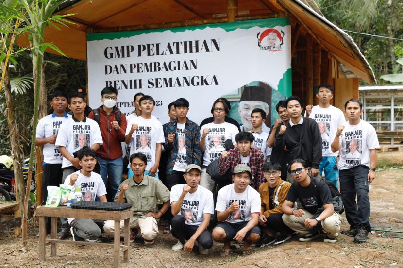 Pelatihan budi daya semangka, serta pemberian bibit kepada sejumlah pemuda di Desa Ciharalang, Kecamatan Cijeungjing, Kabupaten Ciamis, Jawa Barat. 