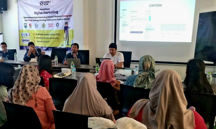  Pelatihan digital marketing melalui platform Instagram dan TikTok kepada 50 pelaku UMKM di Kabupaten Semarang, yang dilaksanakan di Pusat Layanan Usaha Terpadu (PLUT) Koperasi UMKM  (UMKM Center).