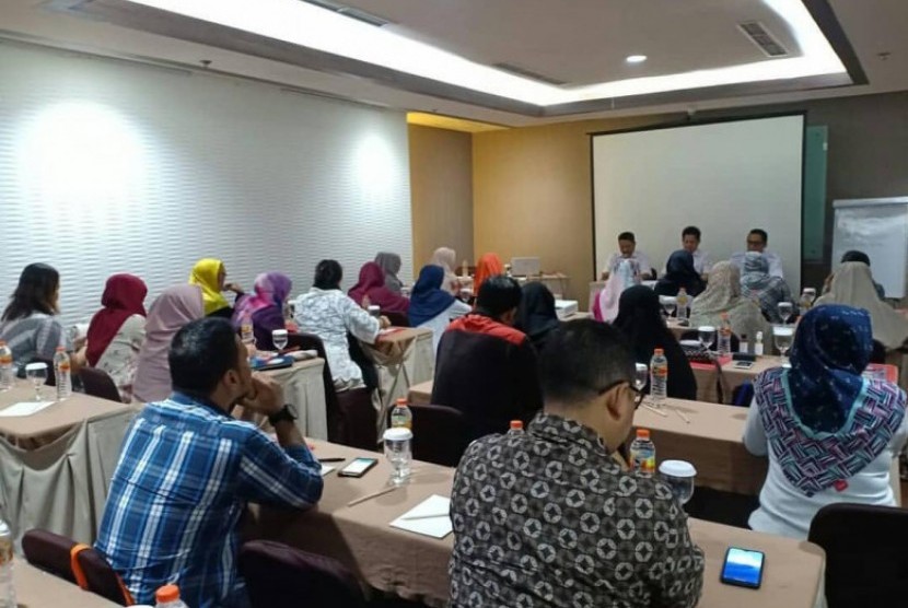 Pelatihan e-commerce bagi IKM yang diselenggarakan Disperindag Kota Depok. 