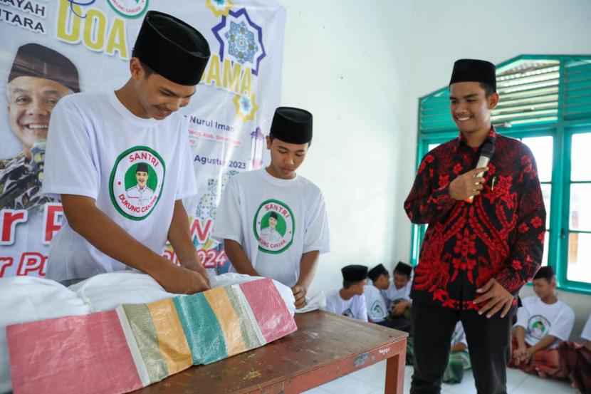 Pelatihan fardu kifayah di Pondok Pesantren (Ponpes) Nurul Iman, Desa Silau Dunia, Kecamatan Silau Kahean, Kabupaten Simalungun, Sumatra Utara. 