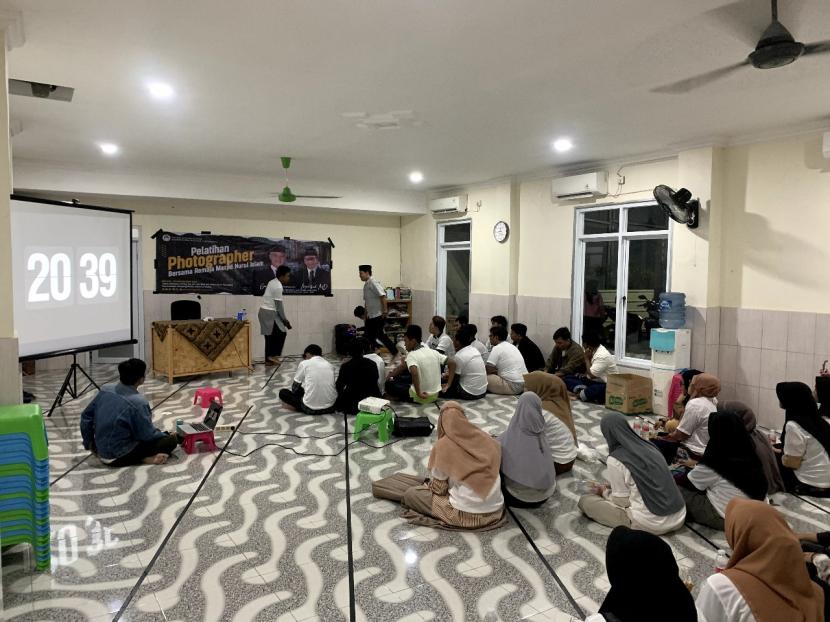 Pelatihan fotografi di Aula Masjid Nurul Islam, Kelurahan Warakas, Kecamatan Tanjung Priok, Jakarta Utara, DKI Jakarta. 