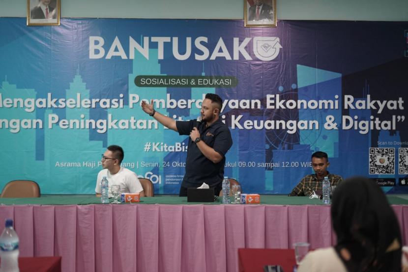 Pelatihan inklusi keuangan dan digital bagi pelaku usaha rakyat di Kompleks Asrama Haji, Kota Palembang, Selasa (25/10/22). 
