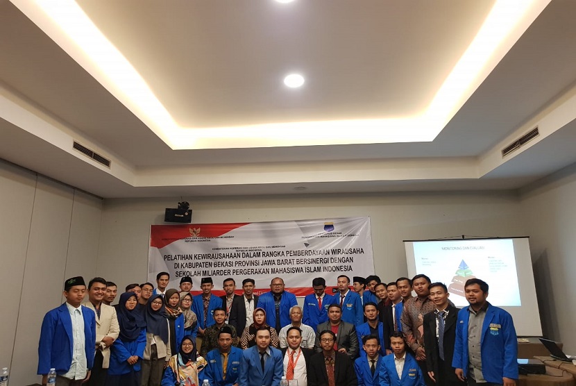 Pelatihan Kewirausahaan dalam rangka pemberdayaan wirausaha di Kabupaten Bekasi bekerja sama dengan sekolah Miliarder