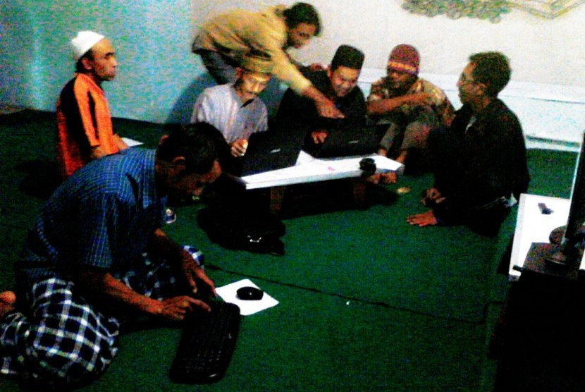 Pelatihan Komputer Dasamas di komunitas petani Lahar Pang