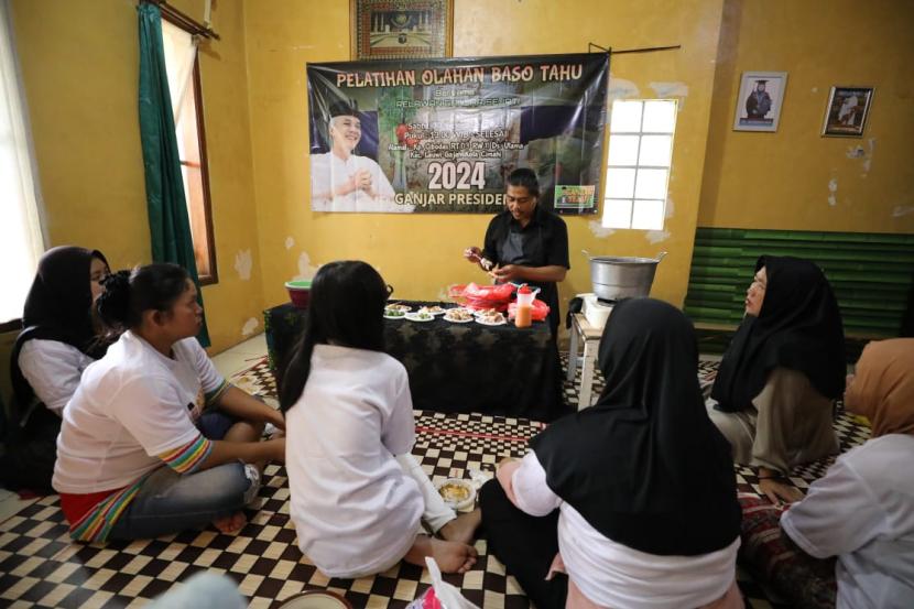 Pelatihan kuliner di Kampung Cibodas, Kelurahan Utama, Kecamatan Cimahi Selatan, Kota Cimahi, Jawa Barat.