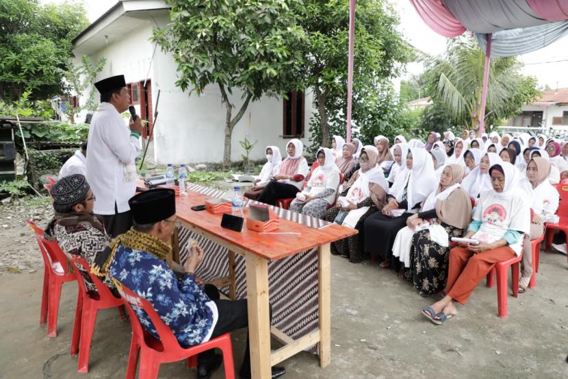 Pelatihan mandi janabah yang diadakan sukarelawan Ustaz Sahabat (Usbat) di Jl. Kawat II, No. 28, Tj. Mulia Hilir, Kec. Medan Deli, Kota Medan, Sumatra Utara. 
