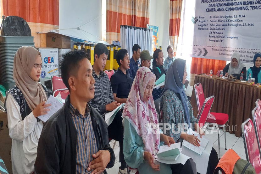 Pelatihan pelaporan keungan dan pengembangan bisnis digital untuk Bumdes