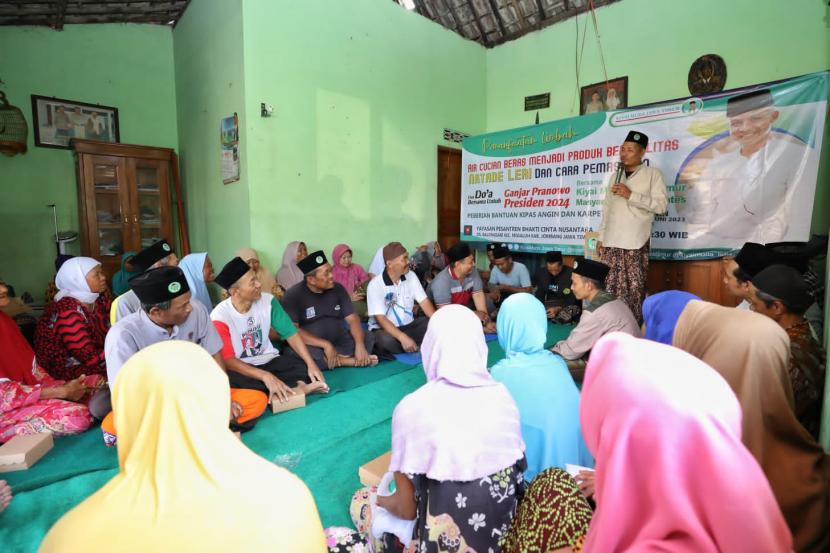 Pelatihan pemanfaatan limbah air cucian beras menjadi nata de leri di Dusun Mojosari, Desa Sumbersari, Kecamatan Megaluh, Kabupaten Jombang, Jawa Timur. 