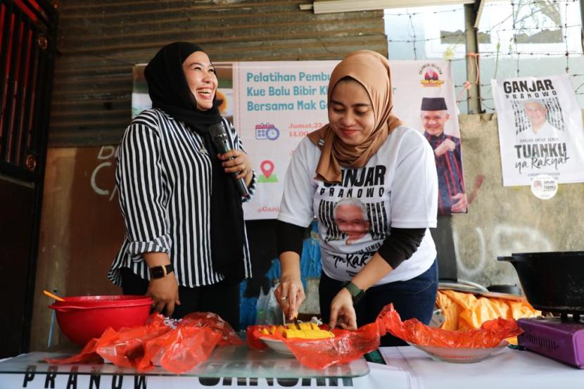 Pelatihan pembuatan kue di kawasan Sudiang, Kelurahan Bakung, Kecamatan Biringkanaya, Kota Makassar, Sulawesi Selatan (Sulsel). 