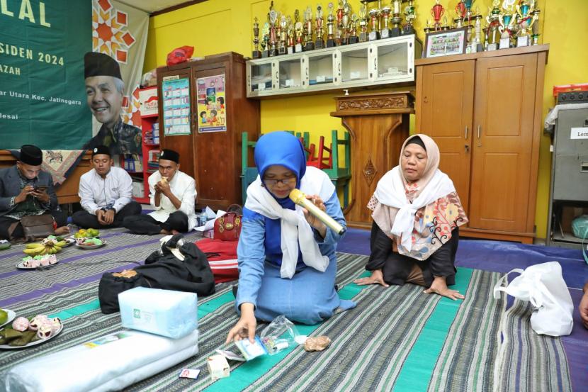 Pelatihan pemulasaraan jenazah di Cipinang Besar Utara, Kecamatan Jatinegara, Jakarta Timur, DKI Jakarta.