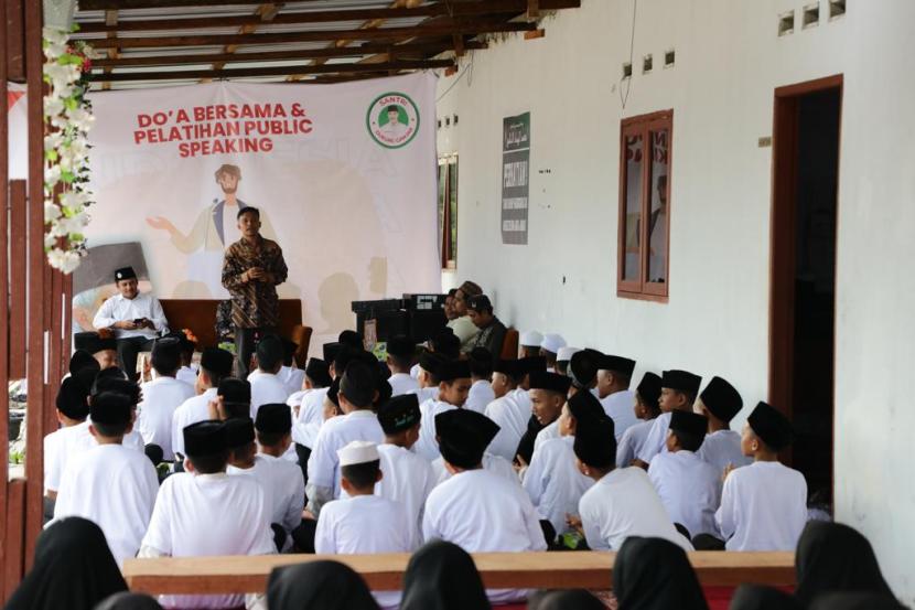 Pelatihan public speaking yang digagas SDG wilayah Riau. 