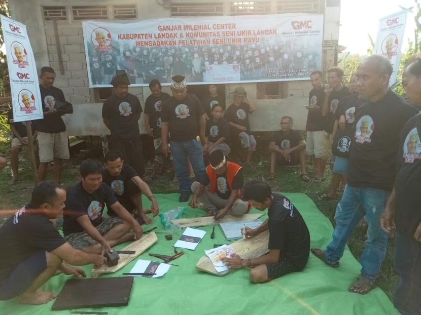 Pelatihan seni ukir kayu bareng pemuda yang berada di Desa Anik, Kecamatan Banyuke, Kabupaten Landak, Provinsi Kalimantan Barat. 