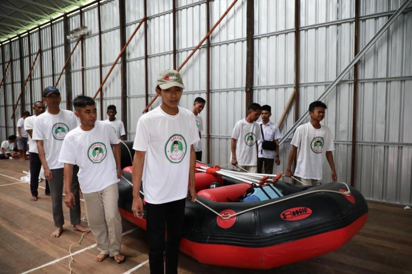 Pelatihan tanggap bencana banjir rob untuk warga pesisir di Desa Aluh-Aluh Kecil Muara, Kecamatan Aluh-Aluh, Kabupaten Banjar.