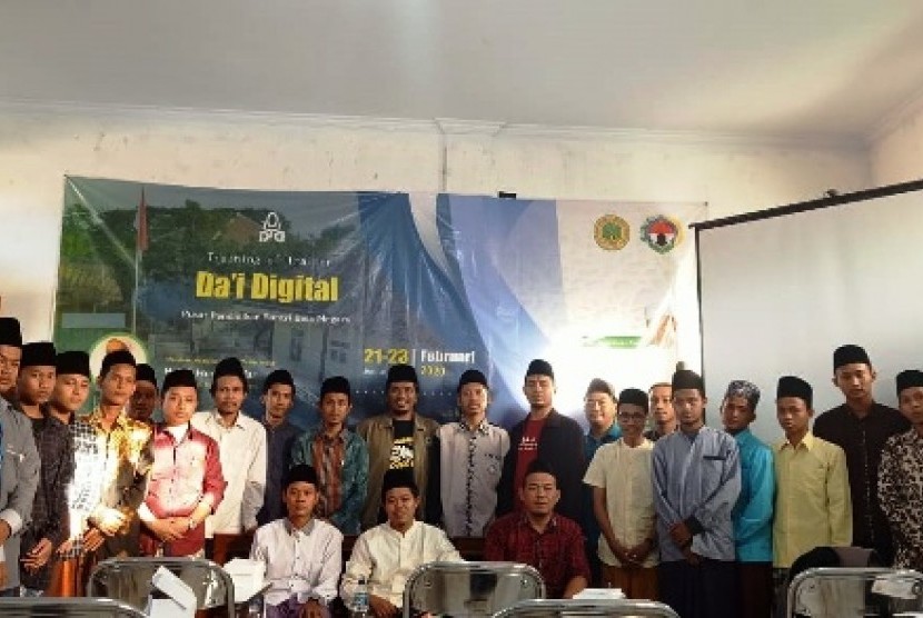 Pelatihan TOT dai digital Pesantren Yanbuul Ulum Brebes