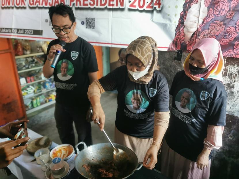 Pelatihan usaha mikro kuliner bersama ibu-ibu yang berada di jalan Cempaka Kampung Baru RT.017/RW.003 Kelurahan Sunter Agung, Kecamatan Tanjung Priok, Jakarta Utara.