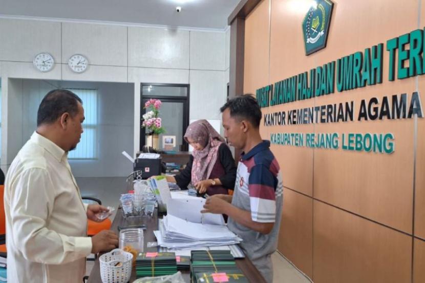 Pelayanan pengurusan haji di Pusat Layanan Haji dan Umrah Terpadu (PLHUT) Kemenag Kabupaten Rejang Lebong.
