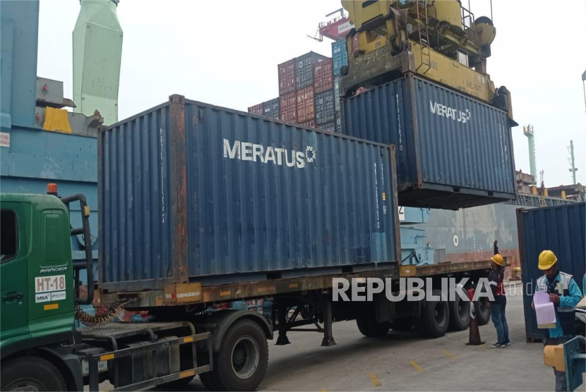Pelayanan petikemas di Terminal 3 IPC TPK Tanjungpriok, Jakarta, Rabu (20/8/2025)