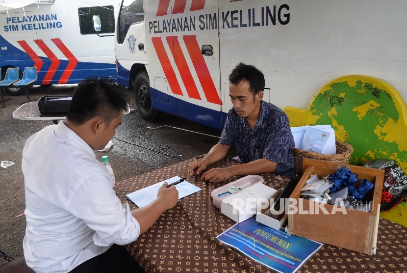 Pelayanan SIM keliling di kawasan Kalibata, Jakarta Selatan. ilustrasi (Republika/Yasin Habibi)(Republika/ Yasin Habibi)