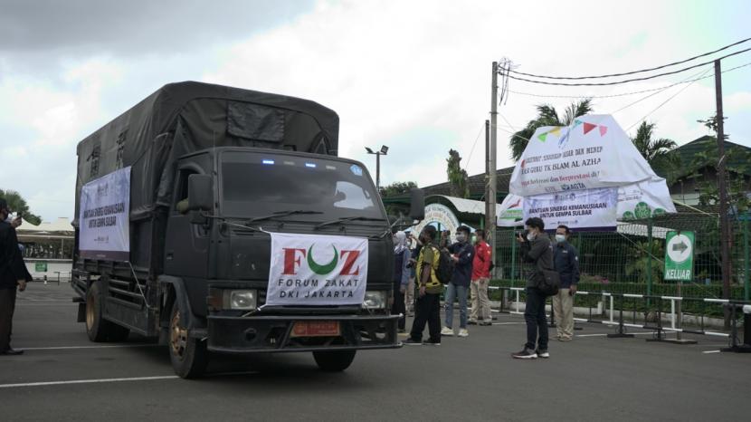 Pelepasan bantuan logistik untuk para penyintas bencana gempa Sulawesi Barat, di Jakarta, Rabu (27/1). Pengiriman bantuan itu merupakan kolaborasi antara FOZ DKI Jakarta, IPCN, dan lembaga filantropi lainnya.