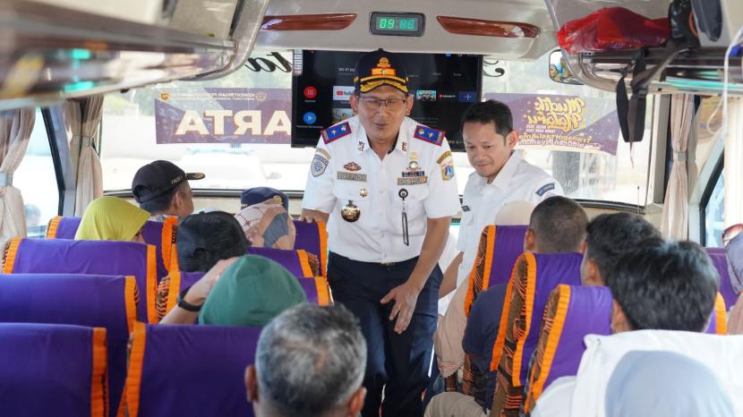 Pelepasan pemberangkatan bus dilakukan oleh Inspektur 1, Inspektorat Jenderal Kementerian Perhubungan, Amin Hudaya di Terminal Kp. Rambutan, Jakarta Timur (23/12).